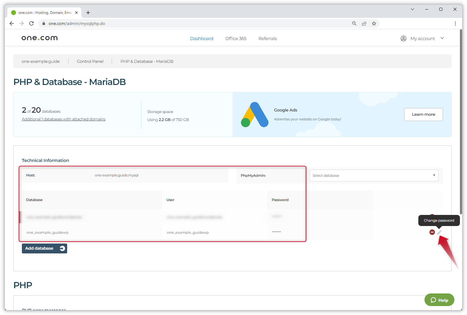 A captura de tela mostra as definições de PHP e banco de dados no Painel de Controle. Os detalhes de login do banco de dados estão destacados com uma caixa vermelha ao redor deles. Uma seta vermelha aponta para o ícone de lápis à direita.
