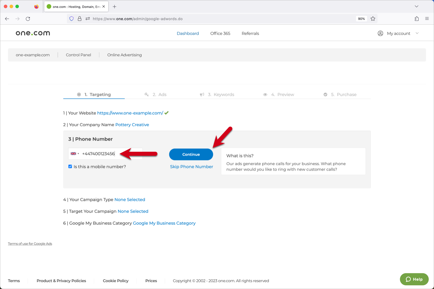 Flecha roja que señala el campo de introducción del número de teléfono y el botón 'Continuar' en el panel de control de Google Ads en el Panel de control.