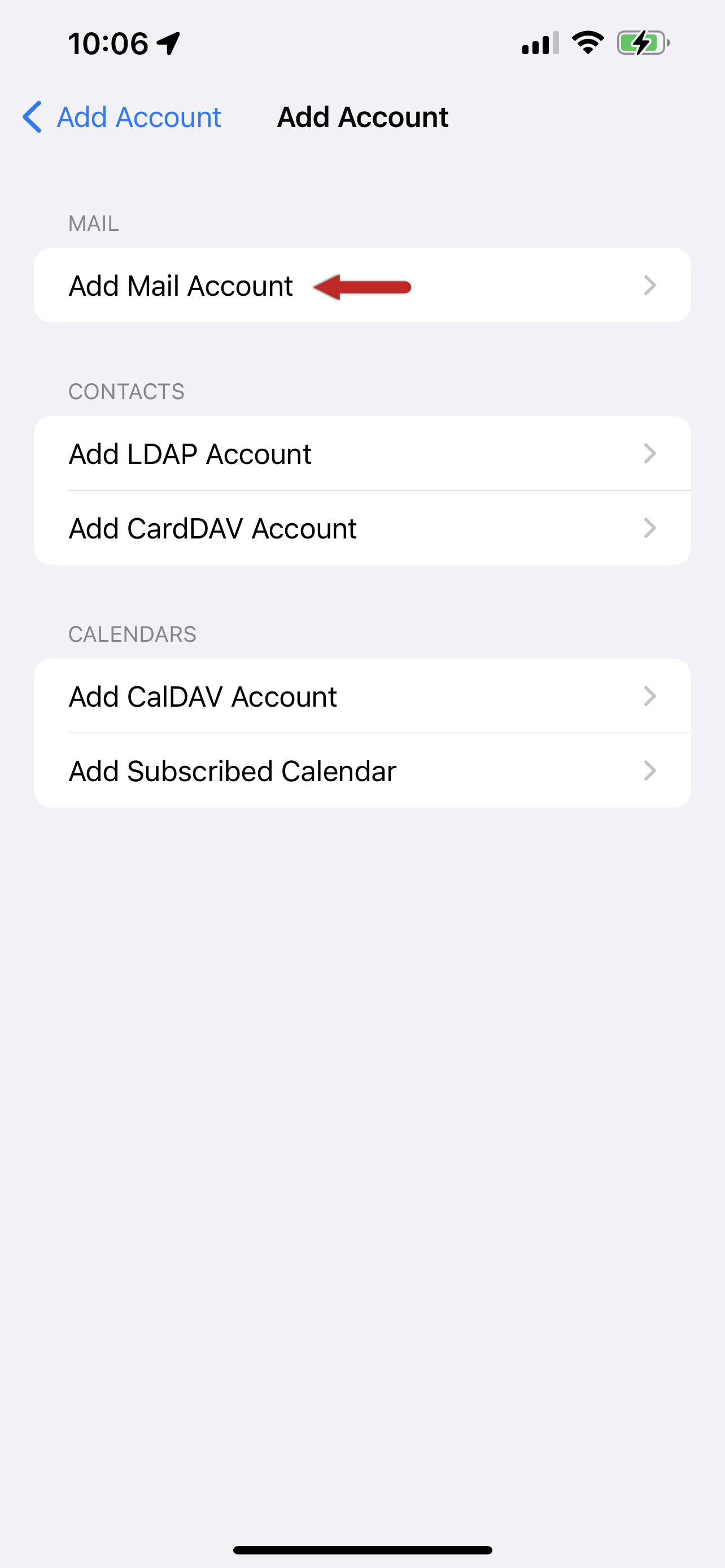 Captura de tela das opções de Adicionar Conta com uma seta vermelha apontando para Adicionar Conta de Email.
