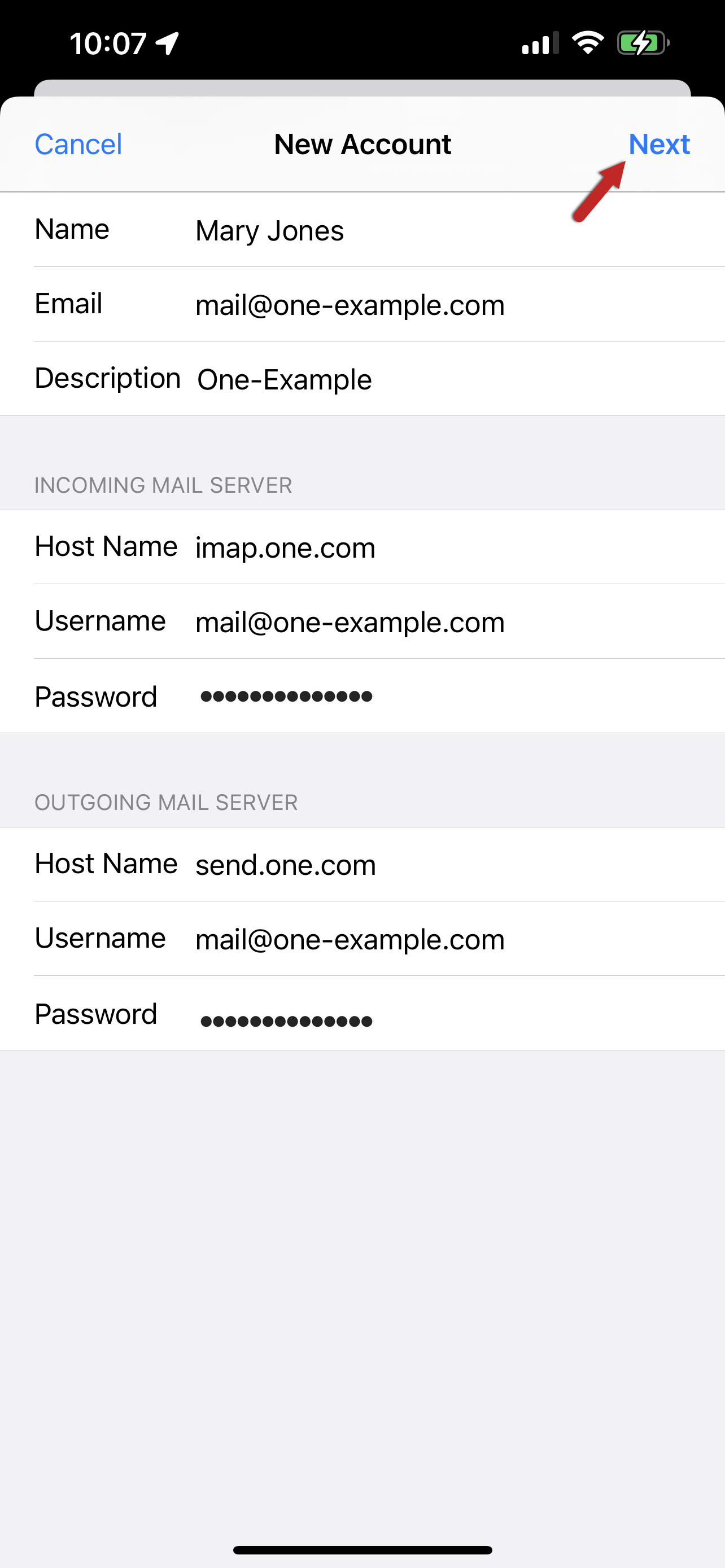 Captura de tela da tela Nova Conta com as configurações do servidor de email de entrada e saída inseridas e uma seta vermelha apontando para Avançar.