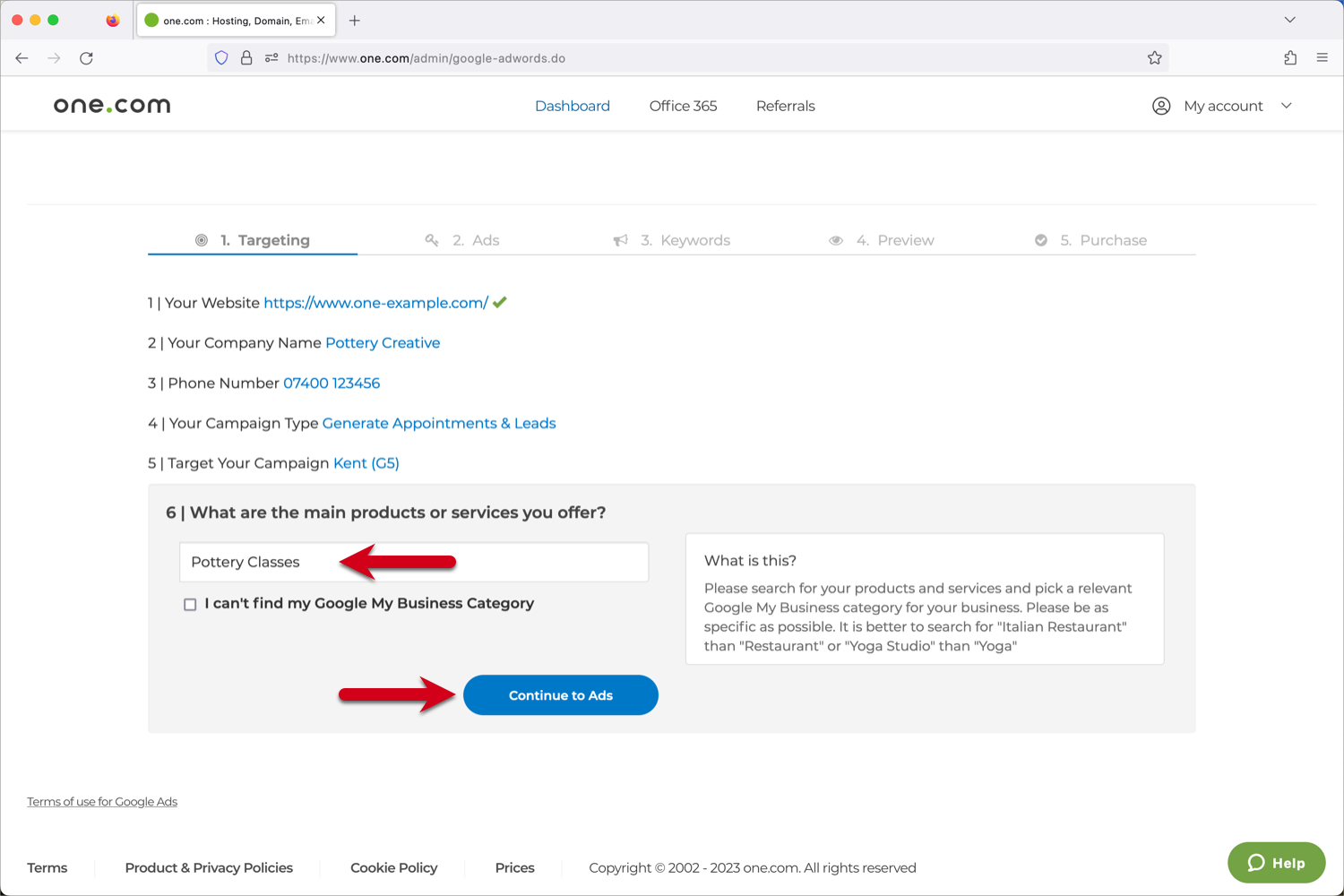 Flecha roja apuntando al campo «Qué productos o servicios principales ofreces» y botón «Continuar con los anuncios» en la configuración del perfil de Google