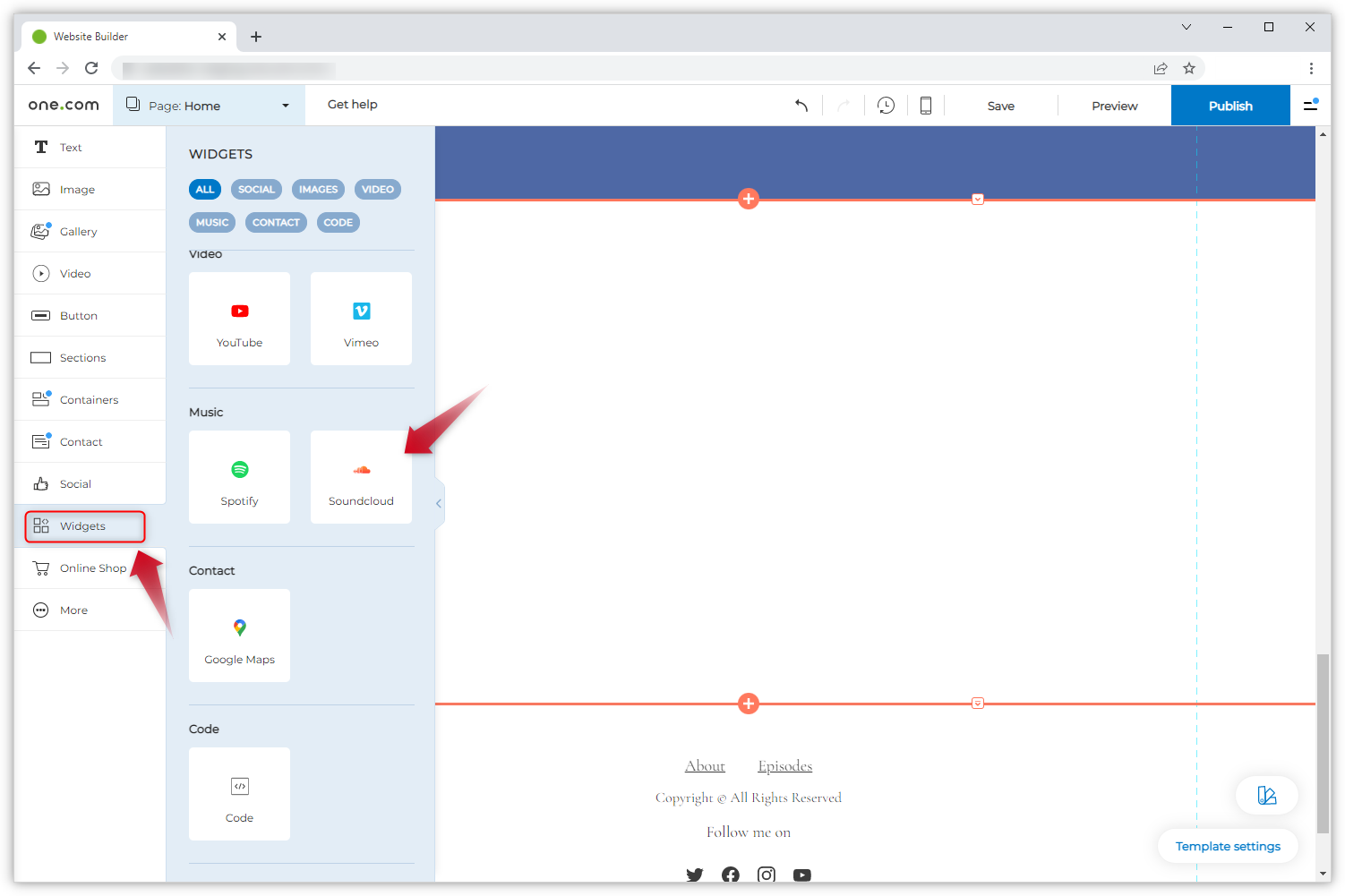 Screenshot van de Website Builder-editor en twee rode pijlen. De ene wijst naar 'Widgets' in het menu aan de linkerkant en de andere naar de SoundCloud-tegel.