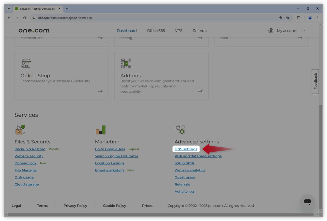Skärmdump av one.com Kontrollpanel som markerar alternativet för DNS-inställningar i det nedre högra hörnet av gränssnittet..