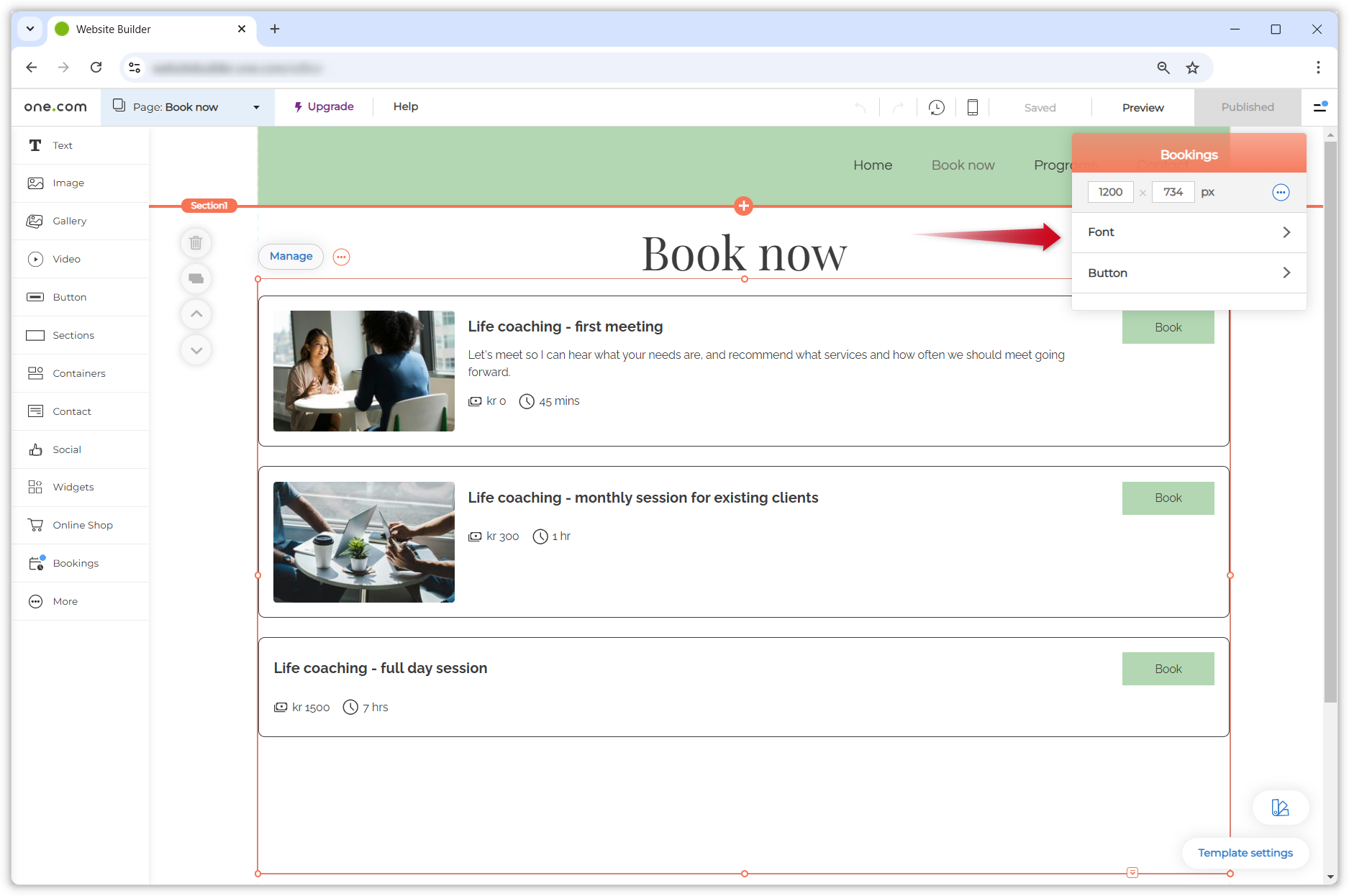 Captura de pantalla del editor del Website Builder mostrando la página de Reservas. Una flecha roja señala el menú flotante abierto, donde puede editar el estilo..