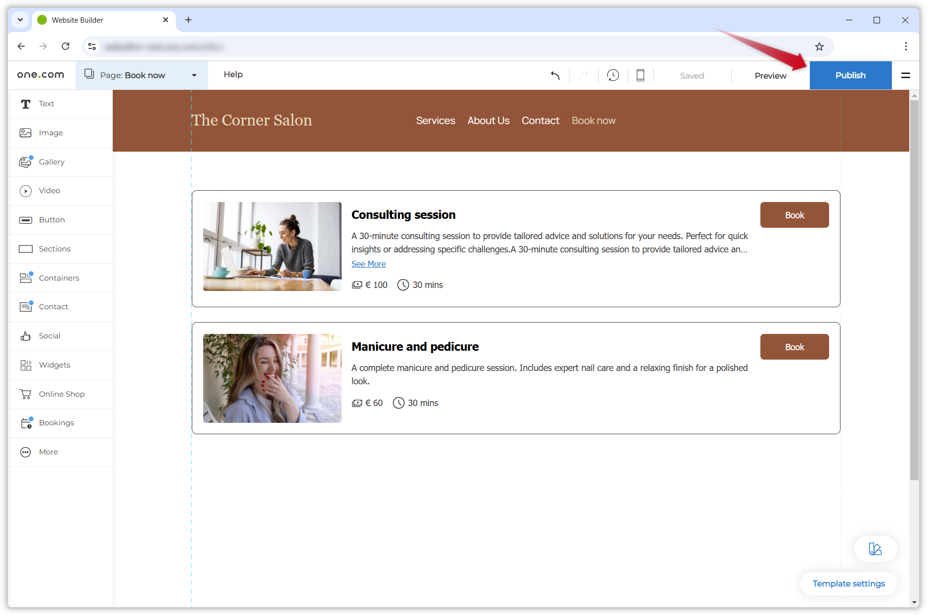 Kuvakaappaus näyttää Ajanvaraussivun Website Builder -editorissa. Nuoli osoittaa Julkaise-nappia oikeassa yläkulmassa.