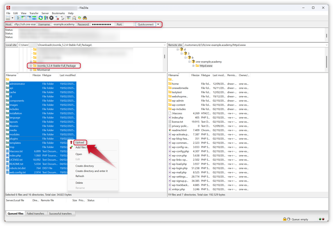 Skjermbildet av FileZilla-grensesnittet fremhever hvor du skal legge inn tilkoblingsdetaljene og hvor du finner Joomla-versjonsmappen i Local site-vinduet. Det viser også kontekstmenyen som vises når du høyreklikker på mappene, og en rød pil peker på "Last opp" i menyen.