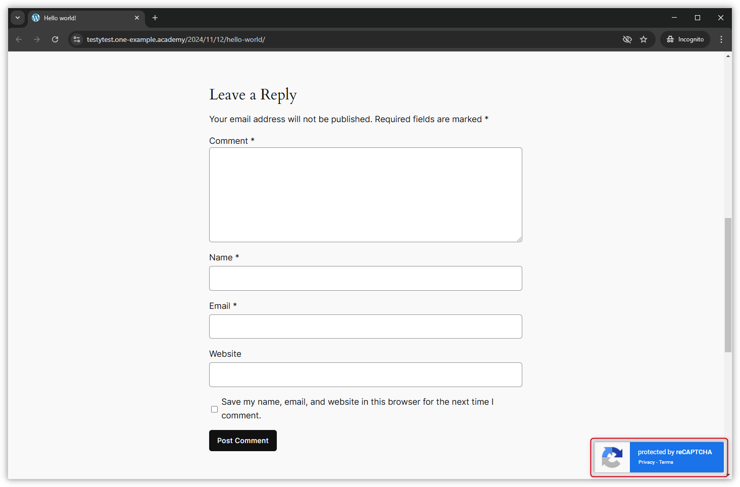Screenshot van een WordPress website's commentaar formulier en de reCAPTCHA notificatie.