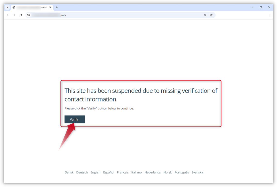 De screenshot toont de foutmelding: "De site is gesuspendeerd vanwege ontbrekende verificatie van contactgegevens". Een rode pijl wijst naar de knop Verifiëren.
