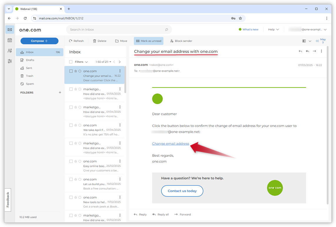 The screenshot displays the confirmation email with the link marked by a red arrow in Webmail.