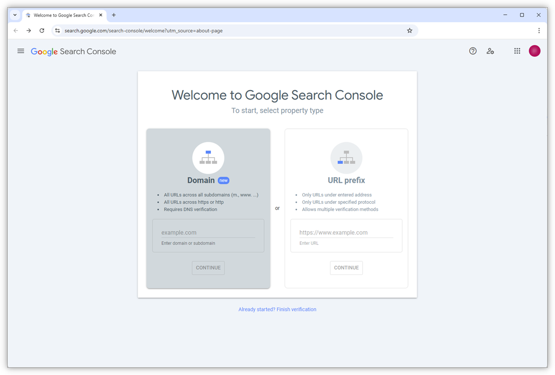 Skærmbillede af en åbnet Google Search Console, der viser de to ejendomstyper.