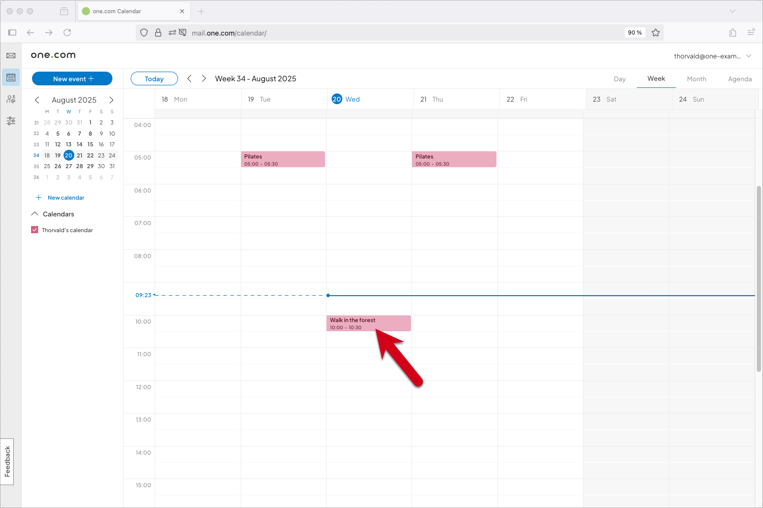 Screenshot of Webmail calendar showing a new event created. A red arrow points to the event entry in the calendar view.