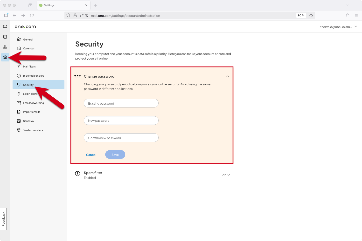 Webmail åpnes med en pil som peker mot innstillingsikonet, en annen pil som peker mot «Sikkerhet» i menyen til venstre, og en rød boks som markerer delen Endre passord.