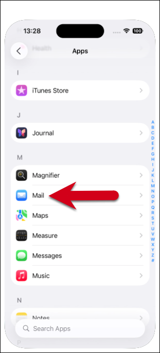 Screenshot dell'elenco delle app iPhone con una freccia rossa che punta a Mail.
