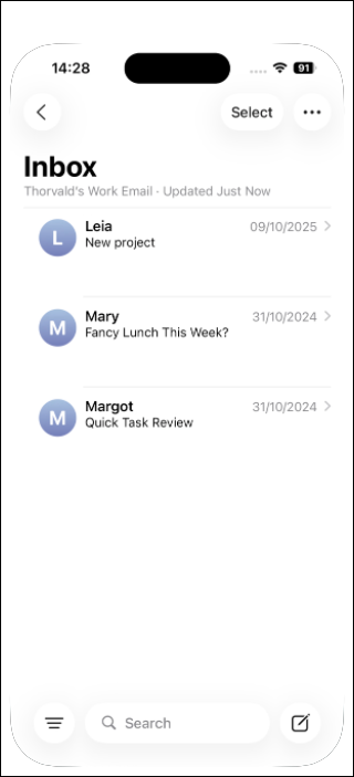 Screenshot dell'app Mail su iPhone che mostra la Posta in arrivo con esempi di E-mail elencate.