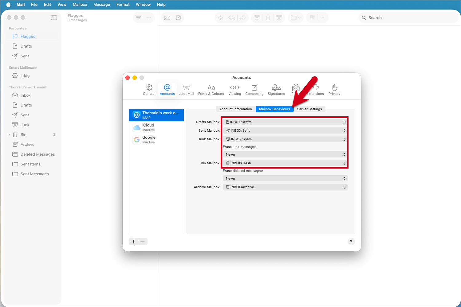Capture d’écran des paramètres Mail Behaviours, avec une flèche rouge pointant vers « Mailbox Behaviours » et une boîte en surbrillance rouge montrant les différentes boîtes aux lettres.