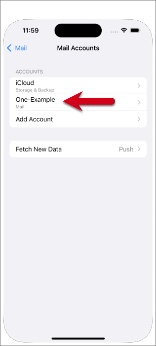 Screenshot della schermata account e-mail con una freccia rossa che punta all'account appena aggiunto