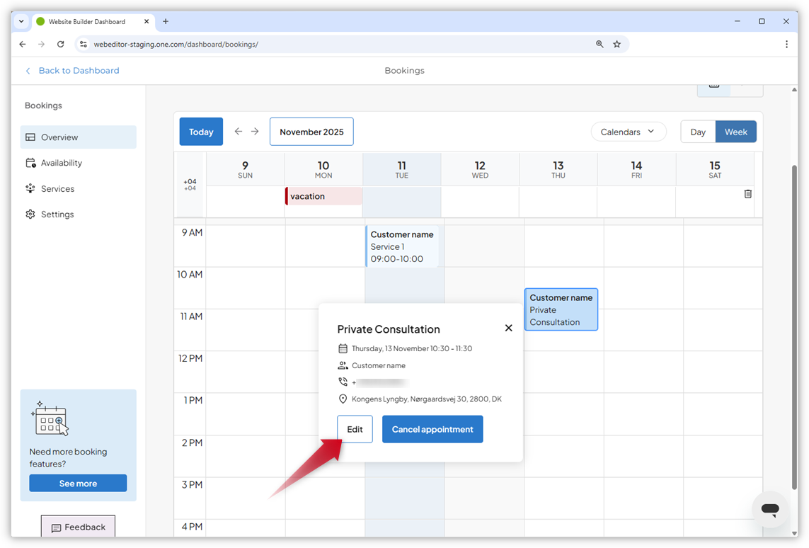 Ein Screenshot des Buchungssystem-Dashboard-Kalenders zeigt einen offenen Termin, der durch einen roten Pfeil hervorgehoben wird, der auf den Button „Bearbeiten“ zeigt.