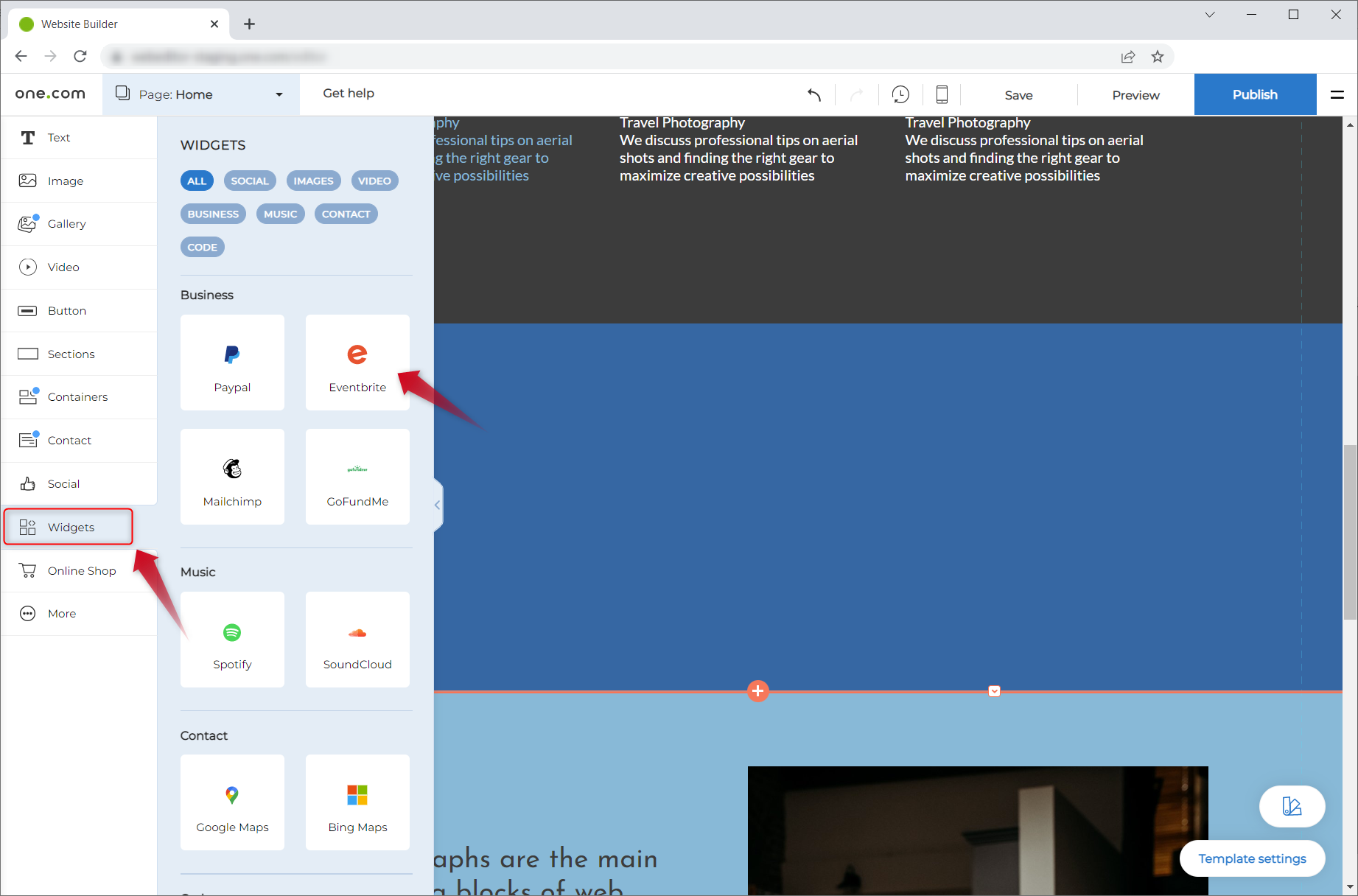 Screenshot dell'editor di Website Builder e due frecce rosse. Una punta a "Widgets" nel menu a sinistra e una punta al riquadro Eventbrite.