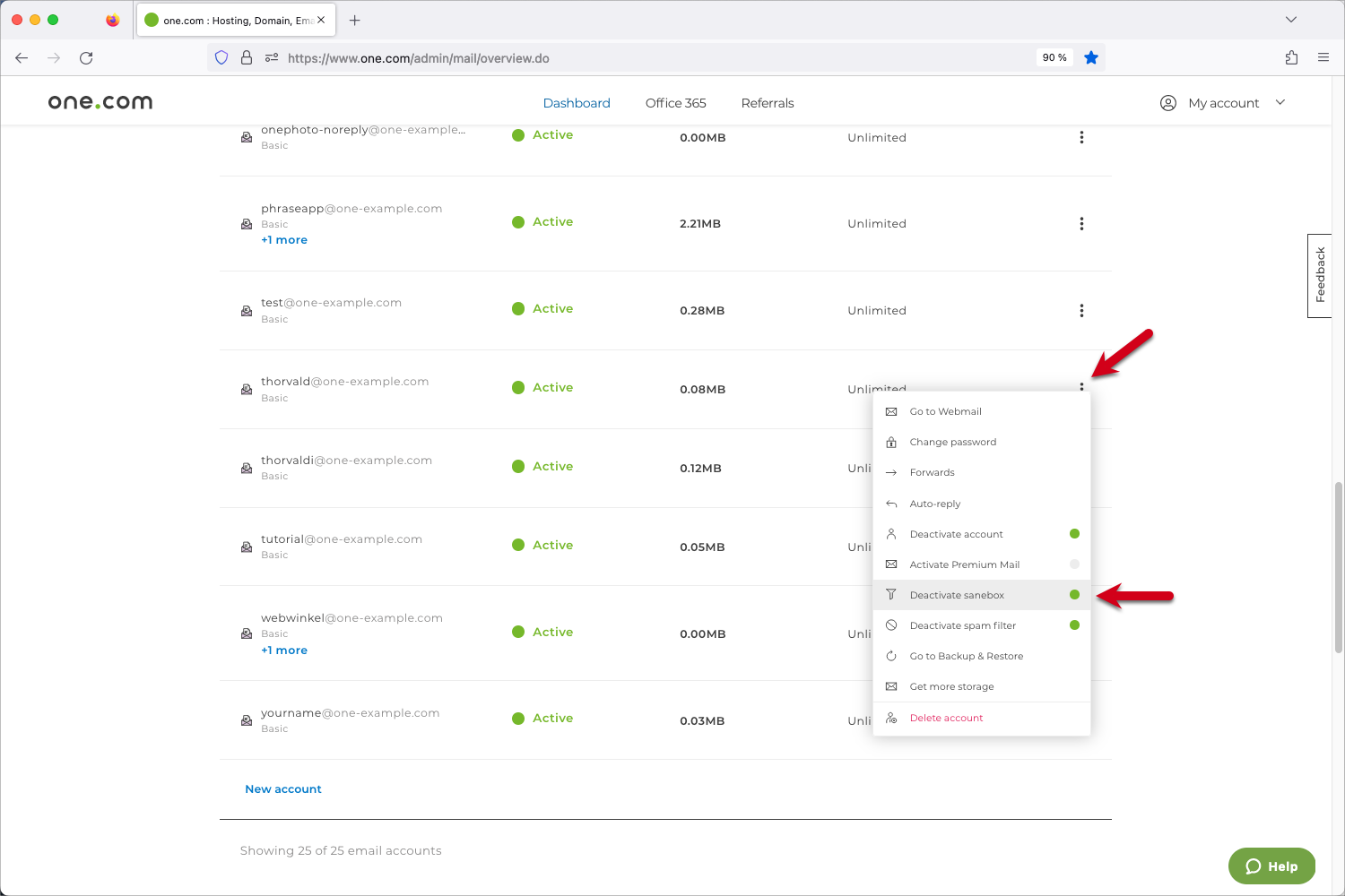 Skjermbilde av e-postadministrasjonssiden som viser røde piler som peker på menyen med tre prikker og alternativet for å deaktivere SaneBox.