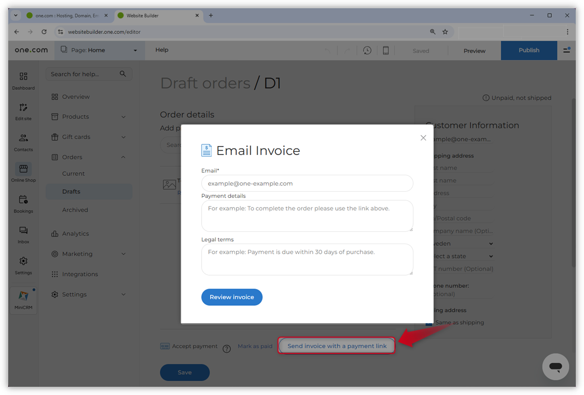 Skærmbillede af pop op-vinduet E-mail faktura. En rød pil peger på knappen "Send faktura med et betalingslink".
