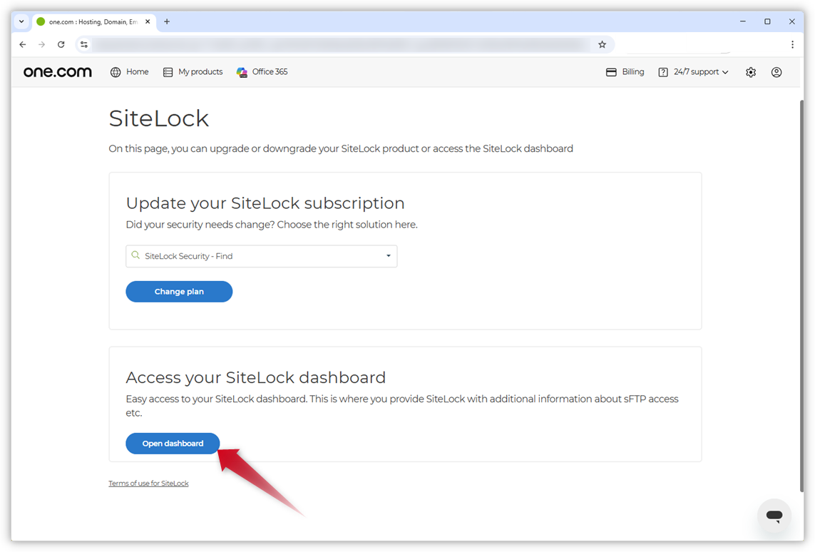 Ecrã da página SiteLock no Painel de Controle. Uma seta vermelha aponta para o botão "Abrir painel".