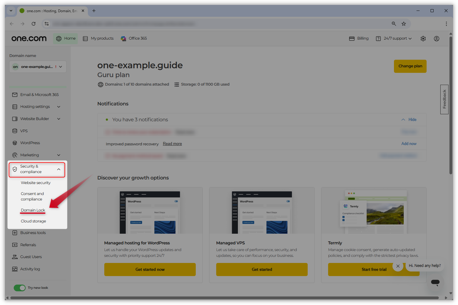 Captura de ecrã do novo design do Painel de Controlo. O separador «Segurança e conformidade» à esquerda está expandido e destacado, e uma seta vermelha aponta para «Bloqueio de domínio».