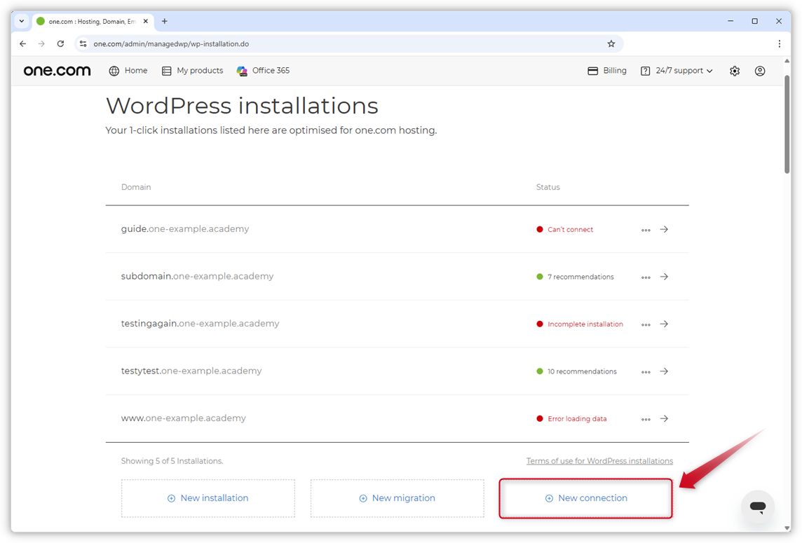 Screenshot della panoramica delle installazioni di WordPress. Una freccia rossa indica "Nuova connessione".