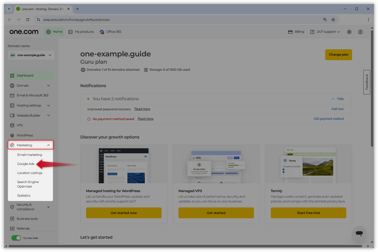 Skærmbillede af kontrolpanelets startside. Fanen 'Marketing' er åben i menuen til venstre, og en rød pil peger på 'Google Ads'.