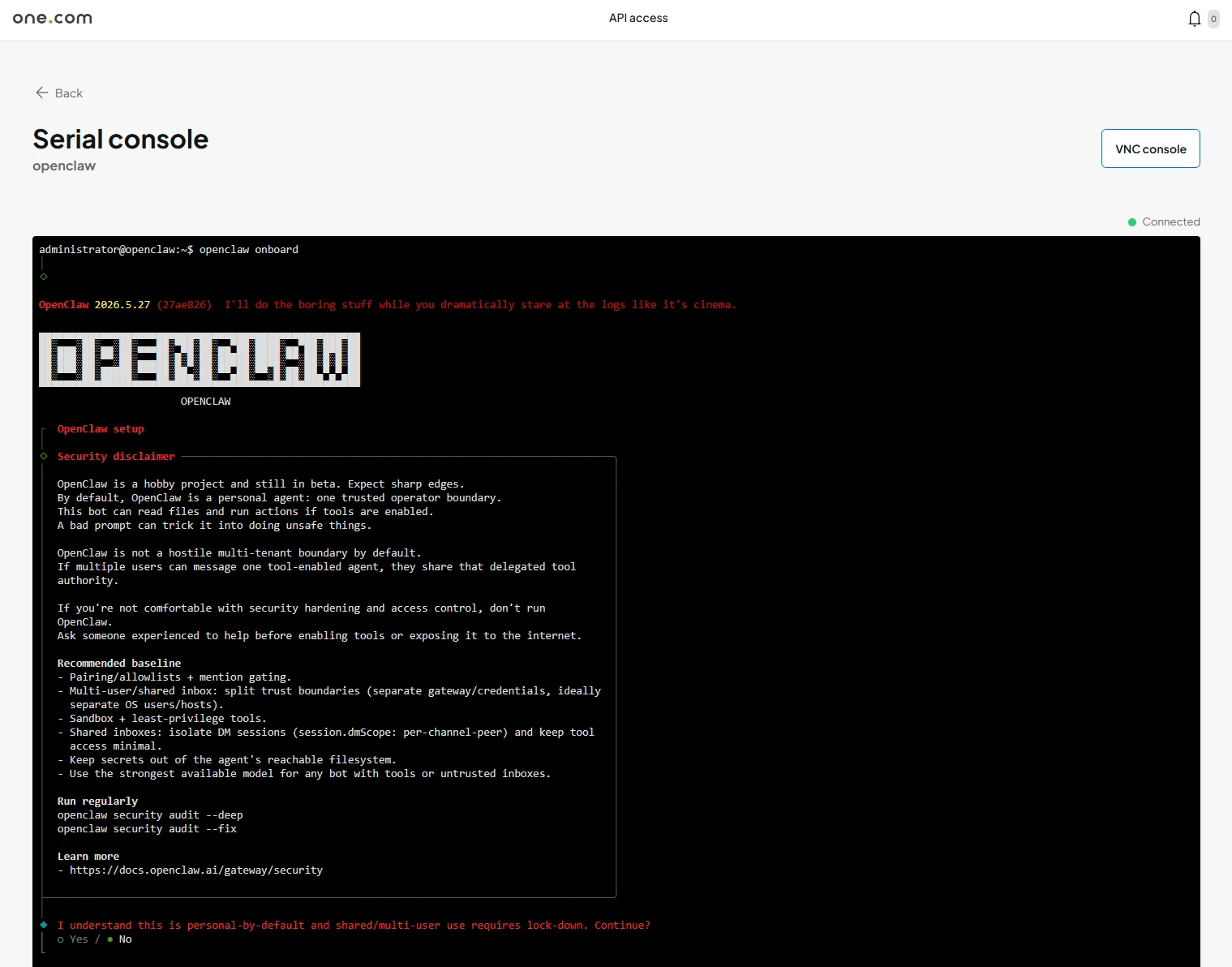 Captura de pantalla de la consola serie de OpenClaw con las instrucciones de configuración inicial.