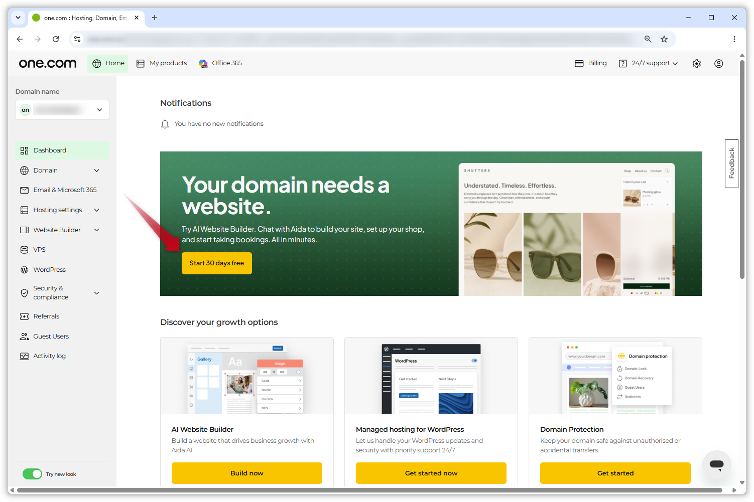 Screenshot che mostra la dashboard del Pannello di controllo. La dashboard di Aida AI Website Builder è visibile e una freccia rossa indica il pulsante 'Inizia 30 giorni gratis'.