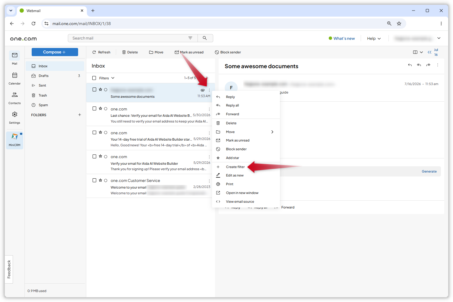 Capture d'écran de la boîte de réception du Webmail. Une flèche rouge pointe vers l'icône des trois points et une autre flèche rouge pointe vers l'option « Créer un filtre » dans le menu d'actions ouvert.