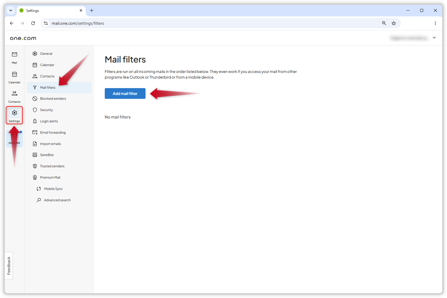 Screenshot der Webmail-Einstellungsseite. Ein roter Pfeil zeigt auf die Seite „E-Mail-Filter“, die ebenfalls geöffnet ist.