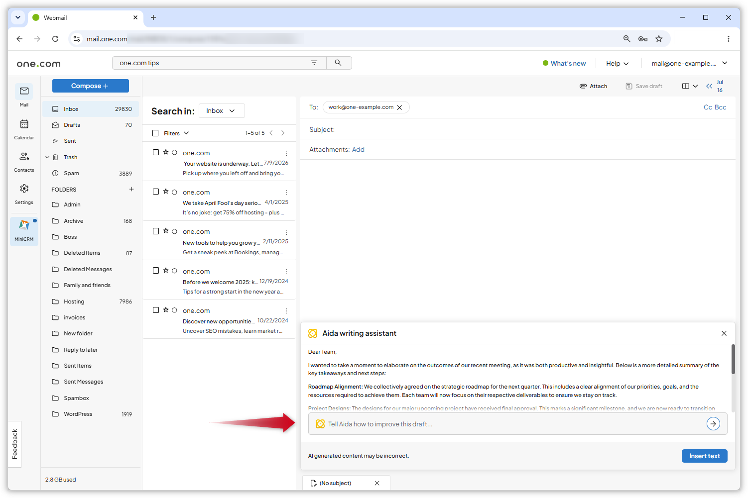Skjermbilde av Webmail-innboksen. En rød pil peker på inndatafeltet for å endre et Aida-utkast.