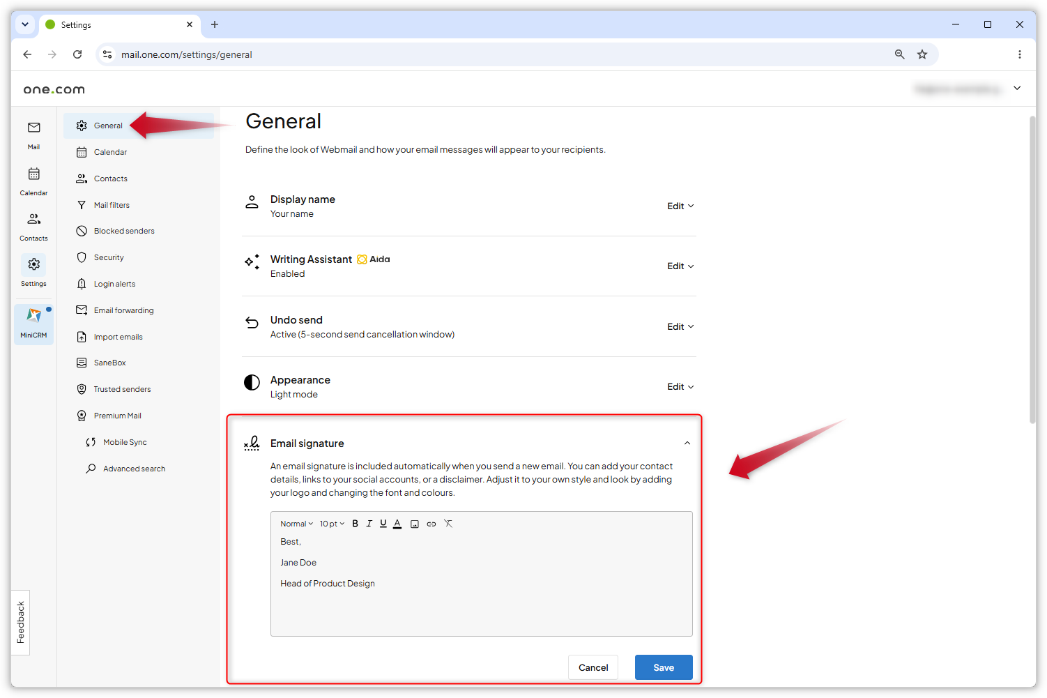 Kuvakaappaus Webmailin yleisten asetusten sivusta. ”Sähköpostiallekirjoitus”-vaihtoehto on kehystetty punaisella ja punainen nuoli osoittaa siihen.