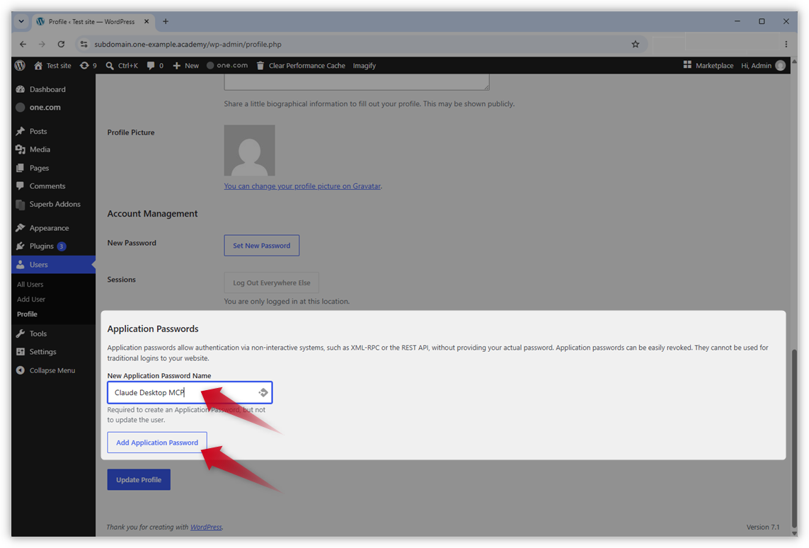 Skærmbillede af profilsiden i WP Admin. Røde pile peger mod feltet til navnet på den nye applikationsadgangskode og knappen "Add Application Password".