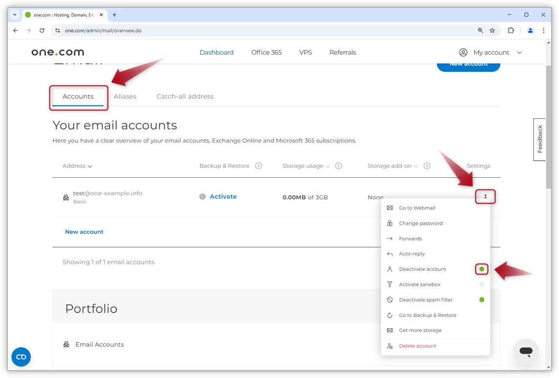 Screenshot dell'Amministrazione posta, che evidenzia Account, Impostazioni e il punto verde che indica che l'account è attivo.