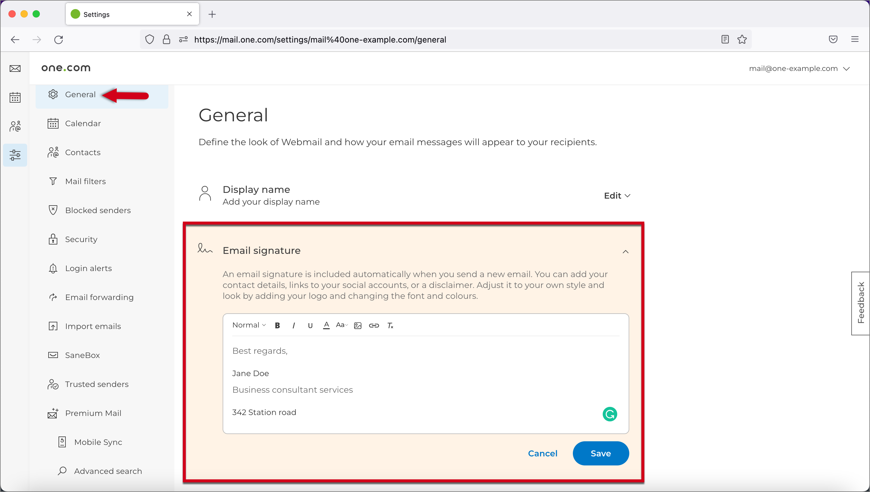 Skærmbillede af siden med Generelle indstillinger i Webmail. Sektionen til E-mailsignaturen er fremhævet.